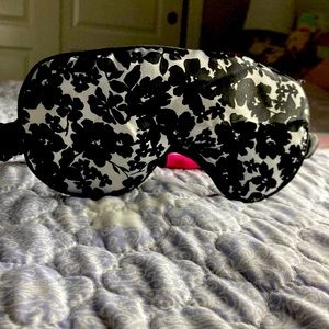 Black and white flower print sleeping mask